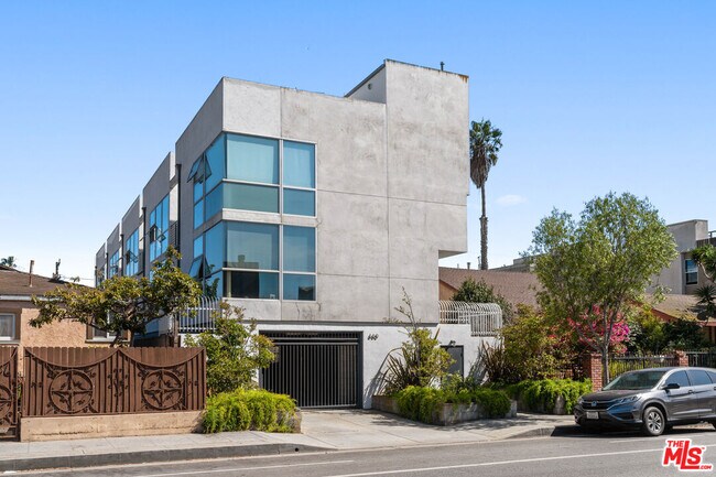 Foto del edificio - 660 Rose Ave