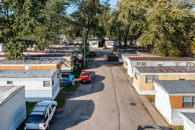 Building Photo - Farmington Hills Mobile Manor