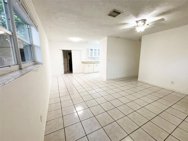 Foto del edificio - 560 SW 50th Terrace