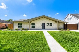 Building Photo - 8815 Sharpview Dr