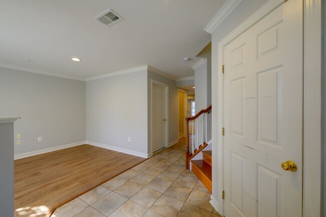 Foto del edificio - Luxury Living in the Villages of Urbana