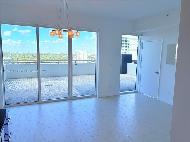 Foto del edificio - 60 SW 13th St