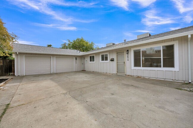 Building Photo - 9680 Lake Natoma Dr