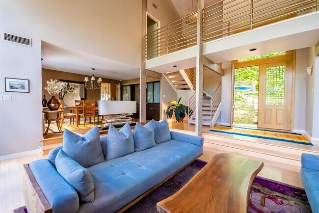 Foto del edificio - 102 Canyon Cir W