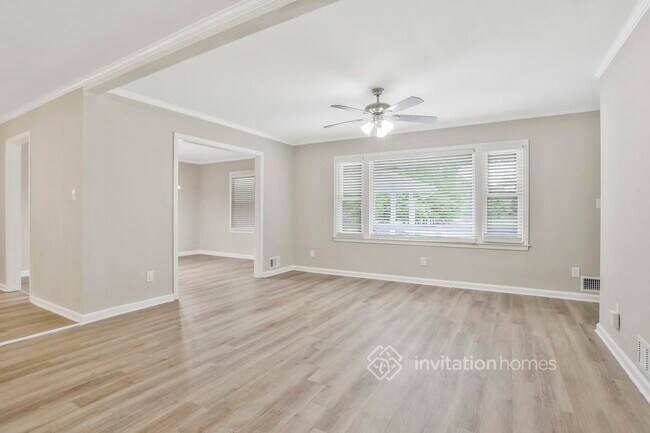 Building Photo - 692 Barnes Dr