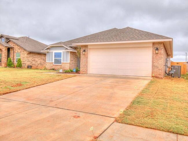 Building Photo - 2213 Norwood Dr