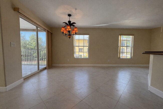 Foto del edificio - Spacious, Remodeled 3-Bedroom Condo That Lives Like a Private Home!