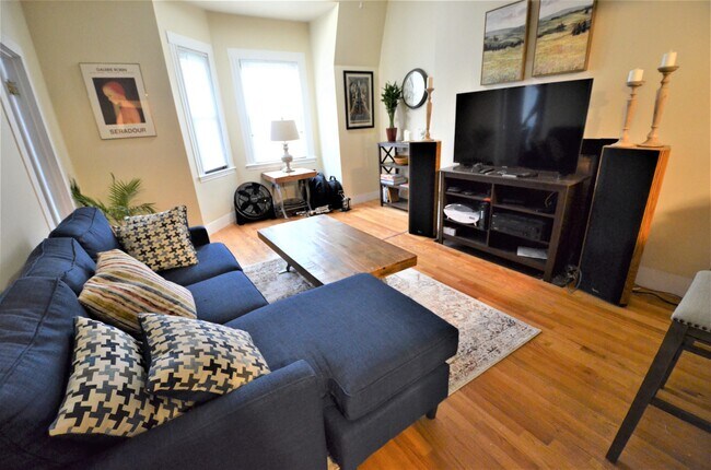 Foto del edificio - 587 Beacon St