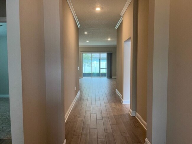 Foto del edificio - 4 bed/3 bath Beautiful Home with Amenities!