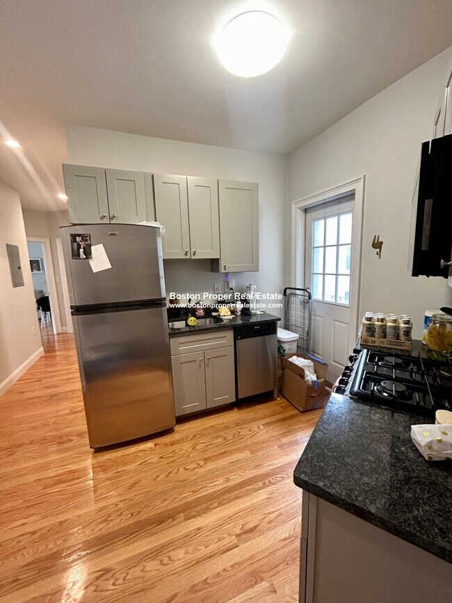 Foto del edificio - 64 Charlesgate E