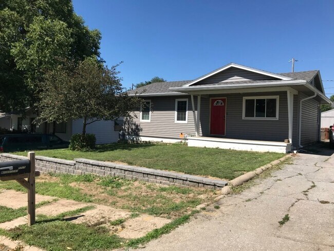 Building Photo - Nice home, great price!