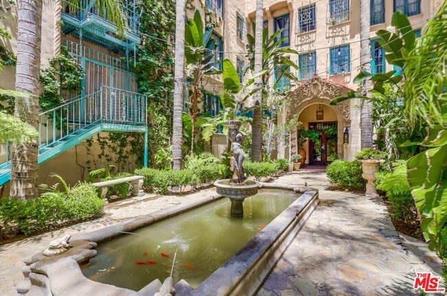 Building Photo - 642 S Bronson Ave