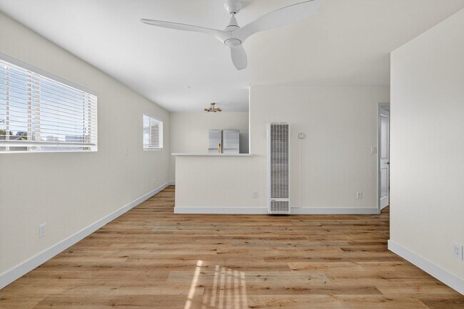 Foto del edificio - 921 Alamitos Ave