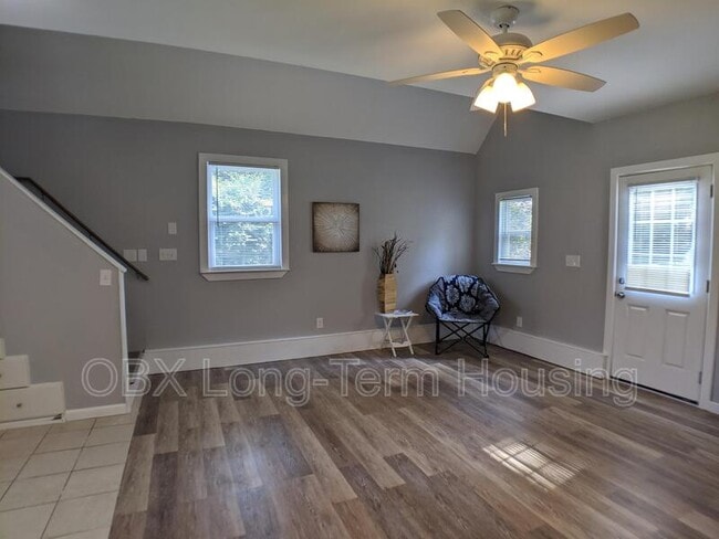 Foto del edificio - 389 N Spot Rd