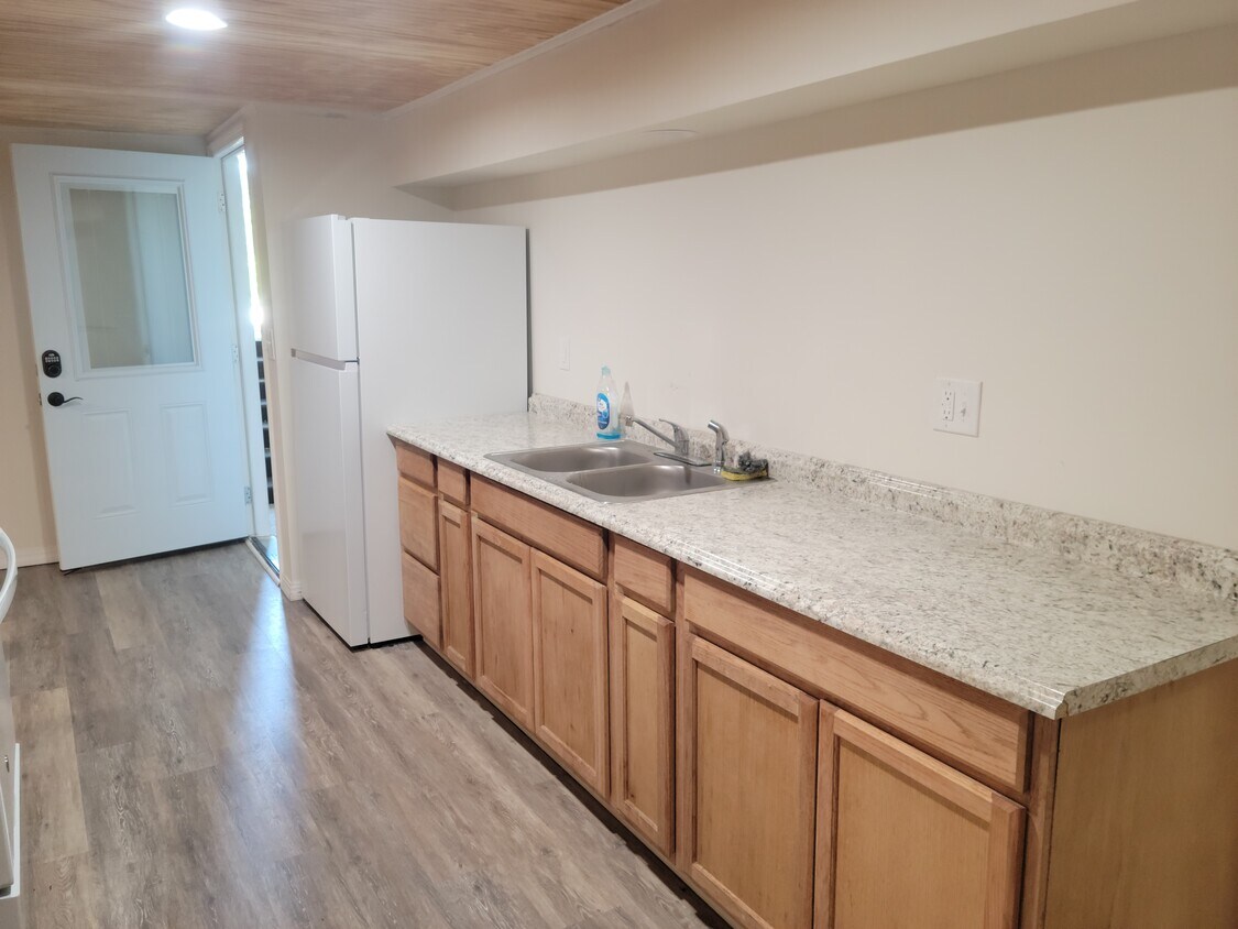 633 S 3rd St Unit B, Dugger, IN 47848 633 S 3rd St Dugger, IN