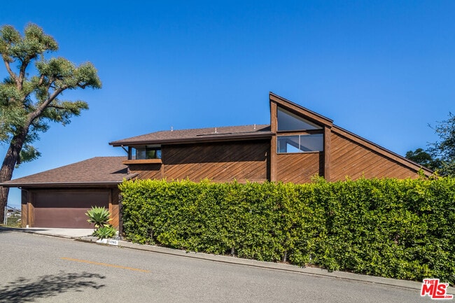 Building Photo - 1260 Linda Flora Dr