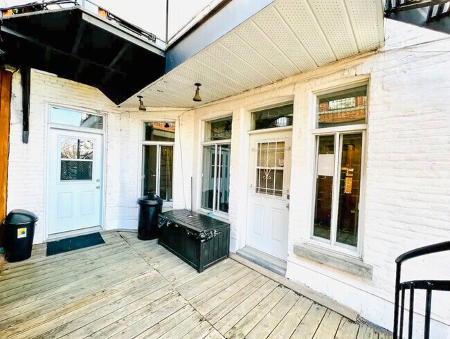 Building Photo - 4846 Rue Sainte-Catherine E