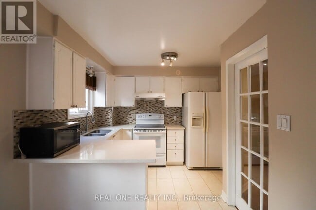 Building Photo - 4139 Quaker Hill Dr