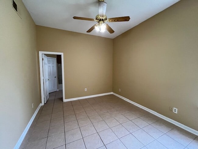 Building Photo - Renovated 2 Bedroom 2 Bath Home for Rent!