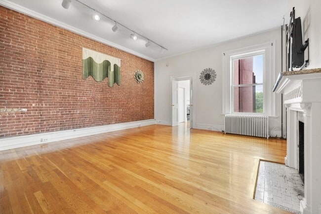 Building Photo - 232 Beacon St
