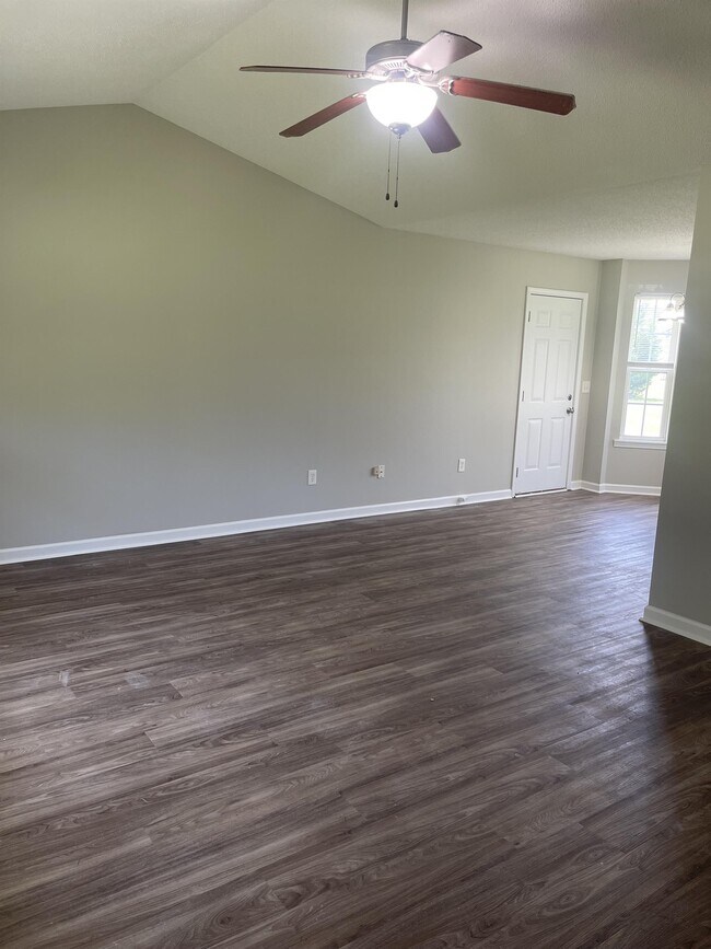 Building Photo - 700 Green Pastures Rd
