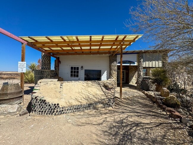 Building Photo - 400 N Smiling Dog Trail