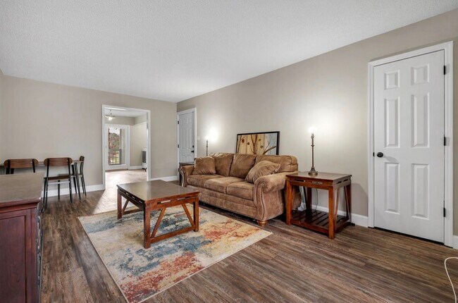 Foto del edificio - 1957 Darryl Dr