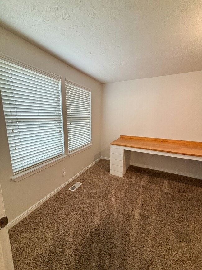 Foto del edificio - 1657 N 645 W St