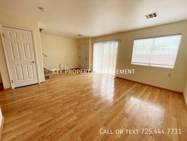 Foto del edificio - 3 BED, 2.5 BATH 2 STORY HOME IN GATED COMM...