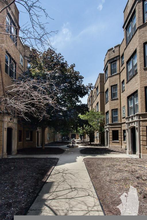 Foto del edificio - 3912 N Pine Grove Ave