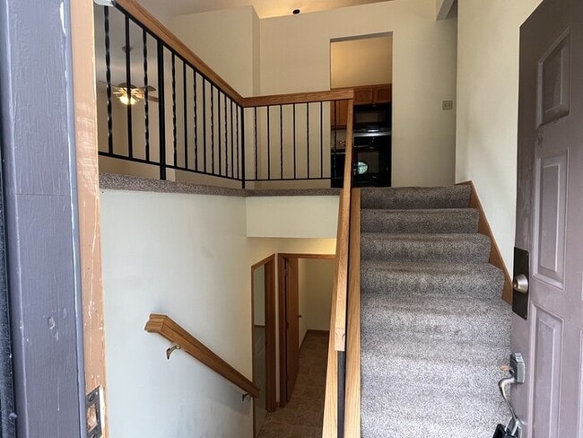 Building Photo - Available Now: 2 Bed/2 Bath Duplex in Burnsville