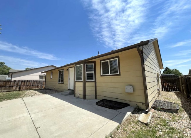 Building Photo - 43410 Excursion Dr