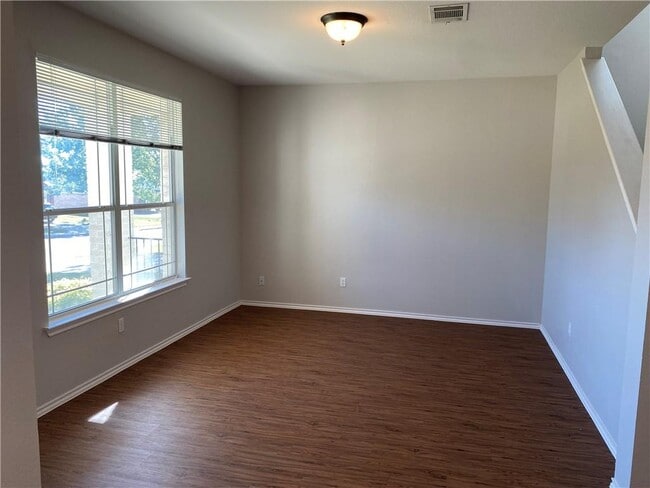 Building Photo - 115 Pedernales Dr