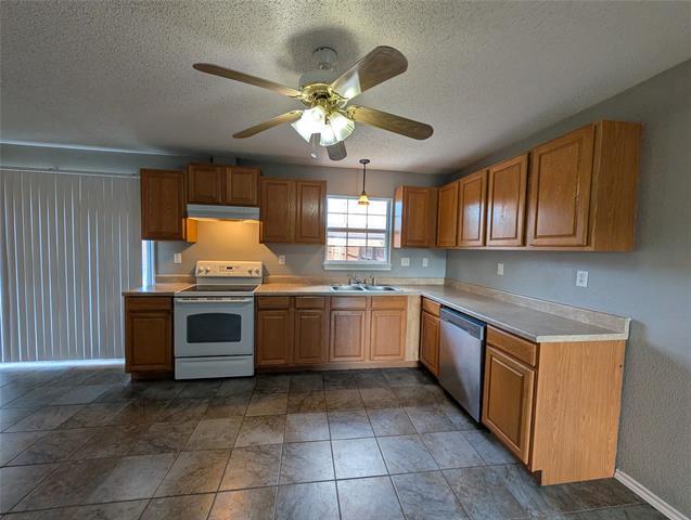 Building Photo - 406 N Denny St