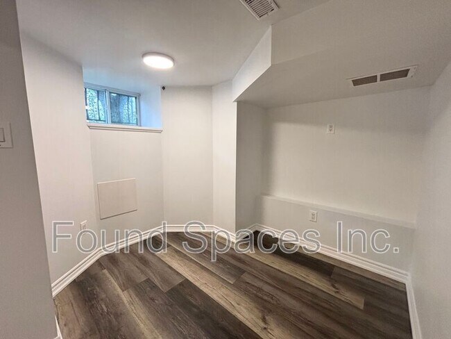 Photo du bâtiment - 460 King William St