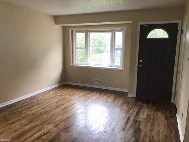 Building Photo - 4 br, 1.5 bath House - 956 Hubbard Ave