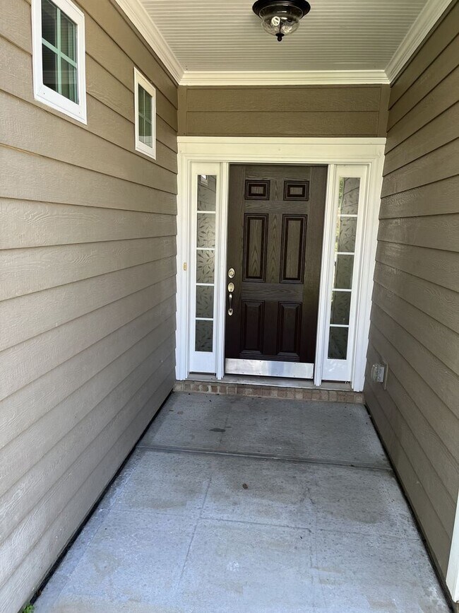Building Photo - Great 4 Bed Home in Desired Winding Walk C...
