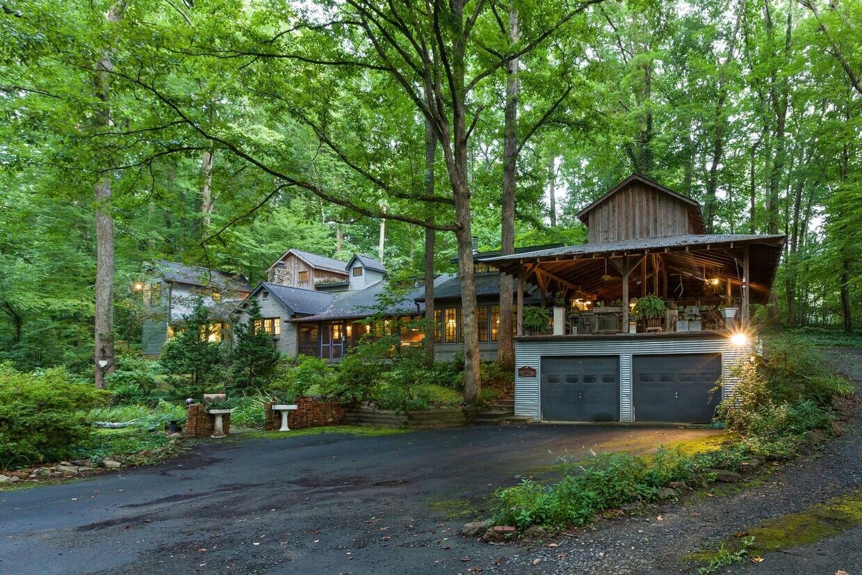 Primary Photo - 129 Woodbriar Rd