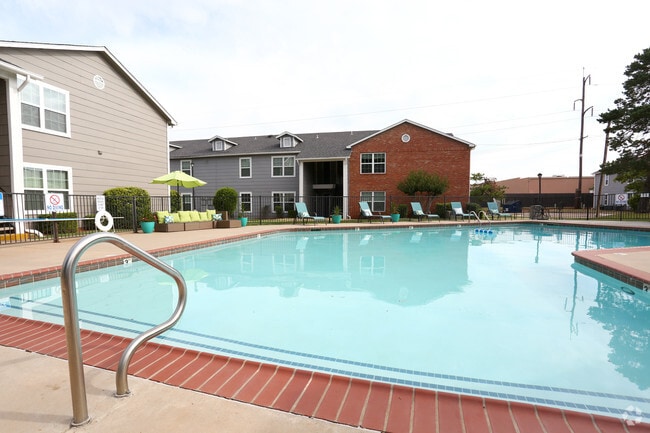 Pool - Bennett Ridge Apartments