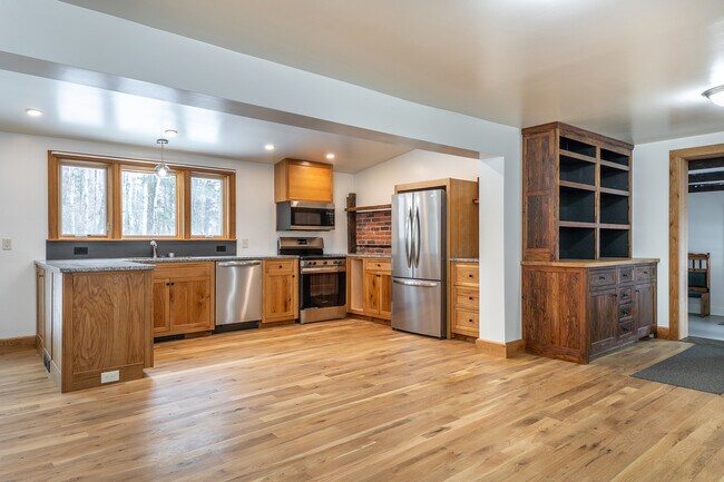 Building Photo - 14 Browns Ln