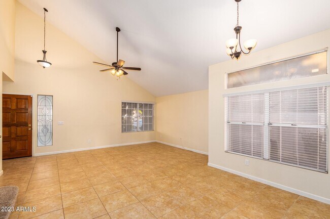 Building Photo - 3219 E Silverwood Dr
