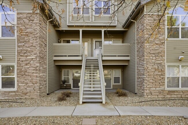 Foto del edificio - Large Two Bedroom Condo in Aurora