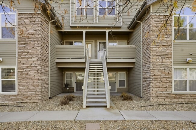Building Photo - Large Two Bedroom Condo in Aurora