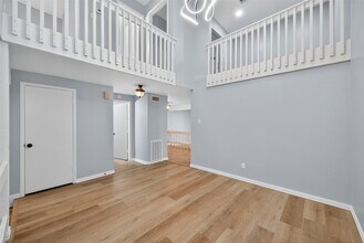 Building Photo - 11504 Village Pl Dr