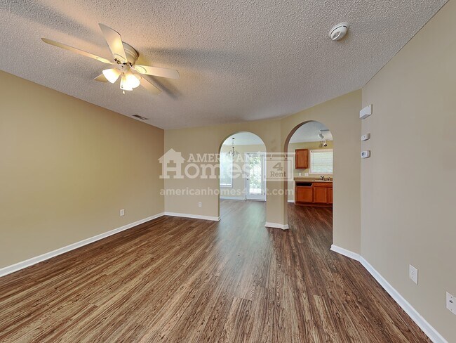 Foto del edificio - 4203 Panther Creek Parkway