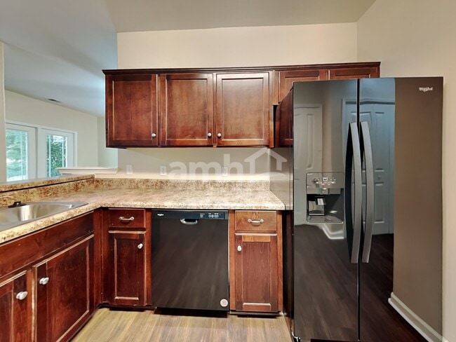 Building Photo - 60 Summer Hill Way