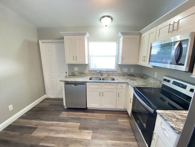 Foto del edificio - 2439 Harbor Town Dr