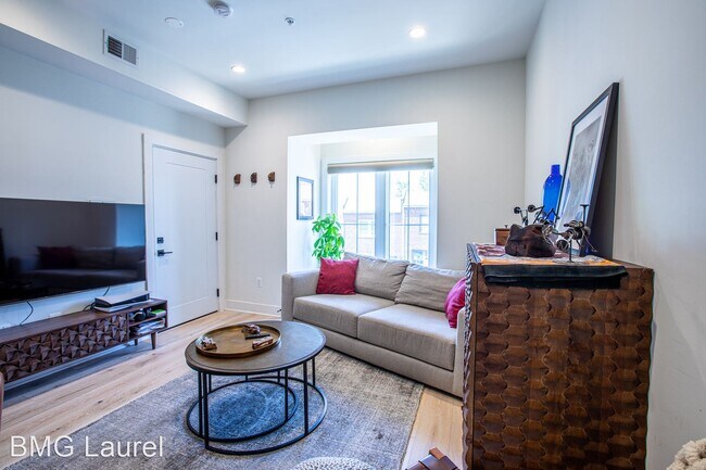 Building Photo - 1 br, 2 bath House - 1011 18th St NE (#05)