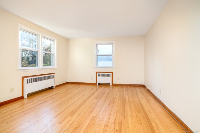 Building Photo - 237 Oaklawn Ave