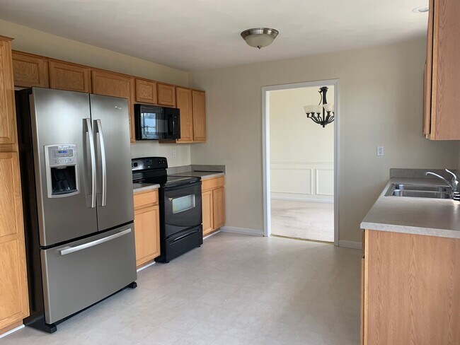Building Photo - 1111 New Village Dr NW